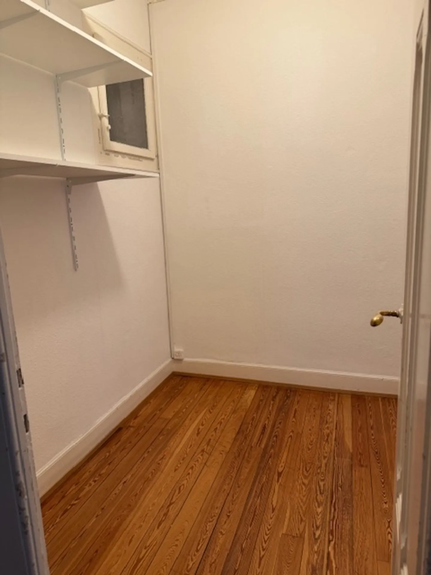 Appartement Charmant avec Vue Jardin - Photo 4 sur 5