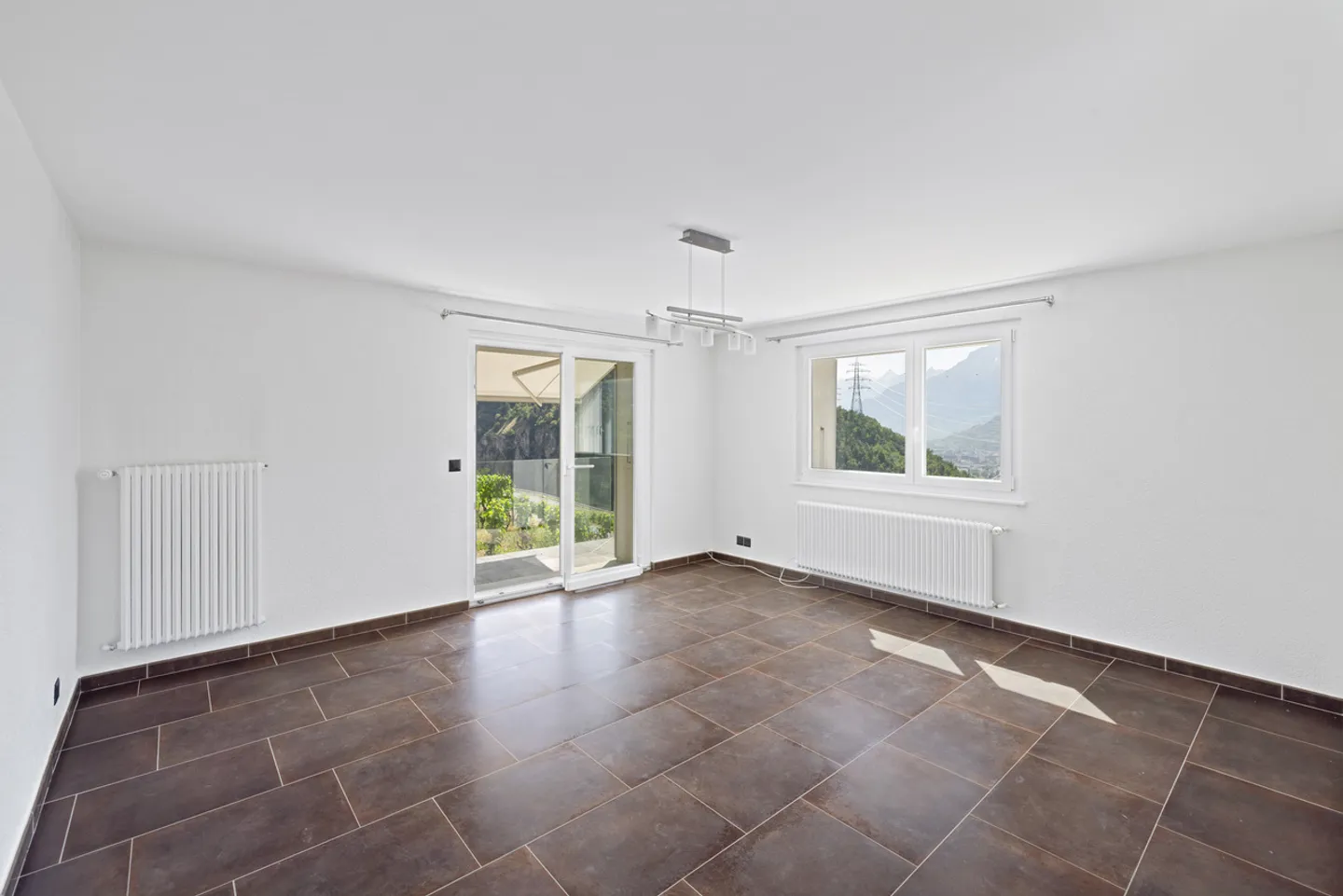 Spacious Villa - Photo 7 of 13