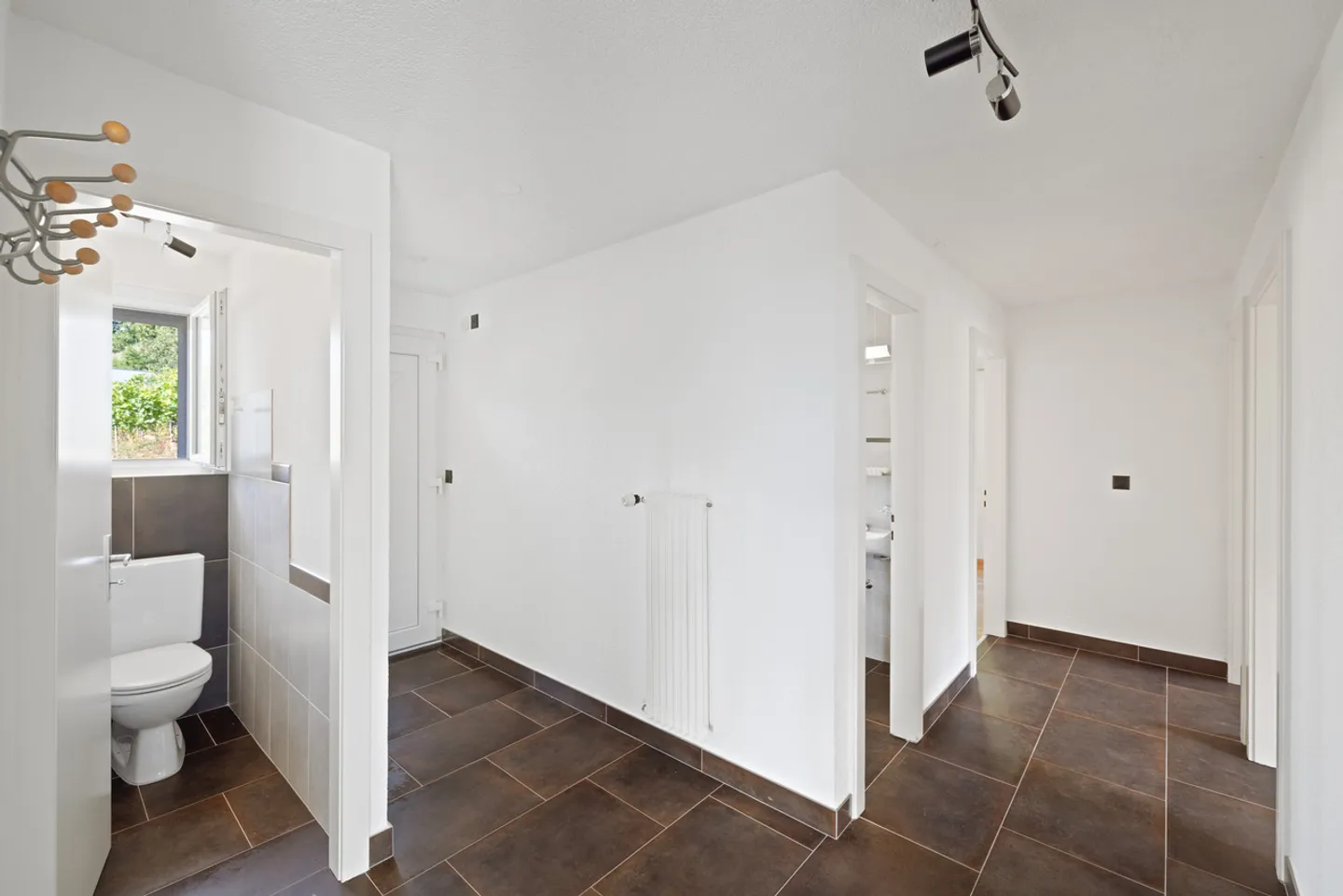Spacious Villa - Photo 8 of 13