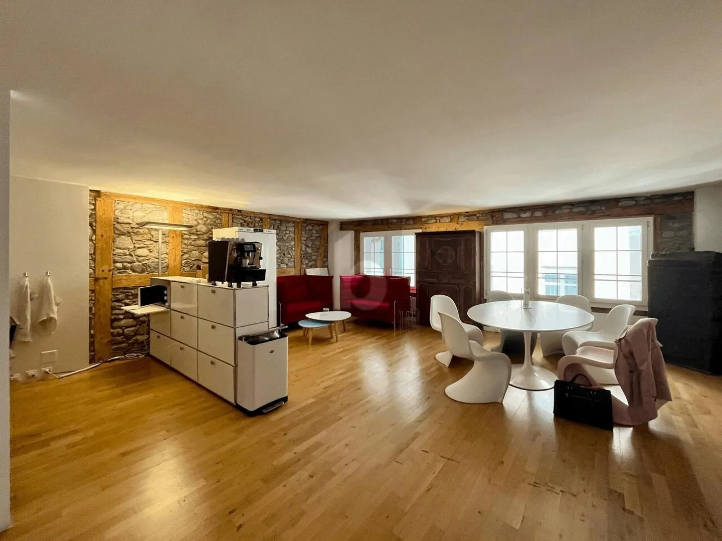 TOP LOCATION NEAR CENTRAL WITH LARGE ROOFTERRACE - Photo 3 of 6