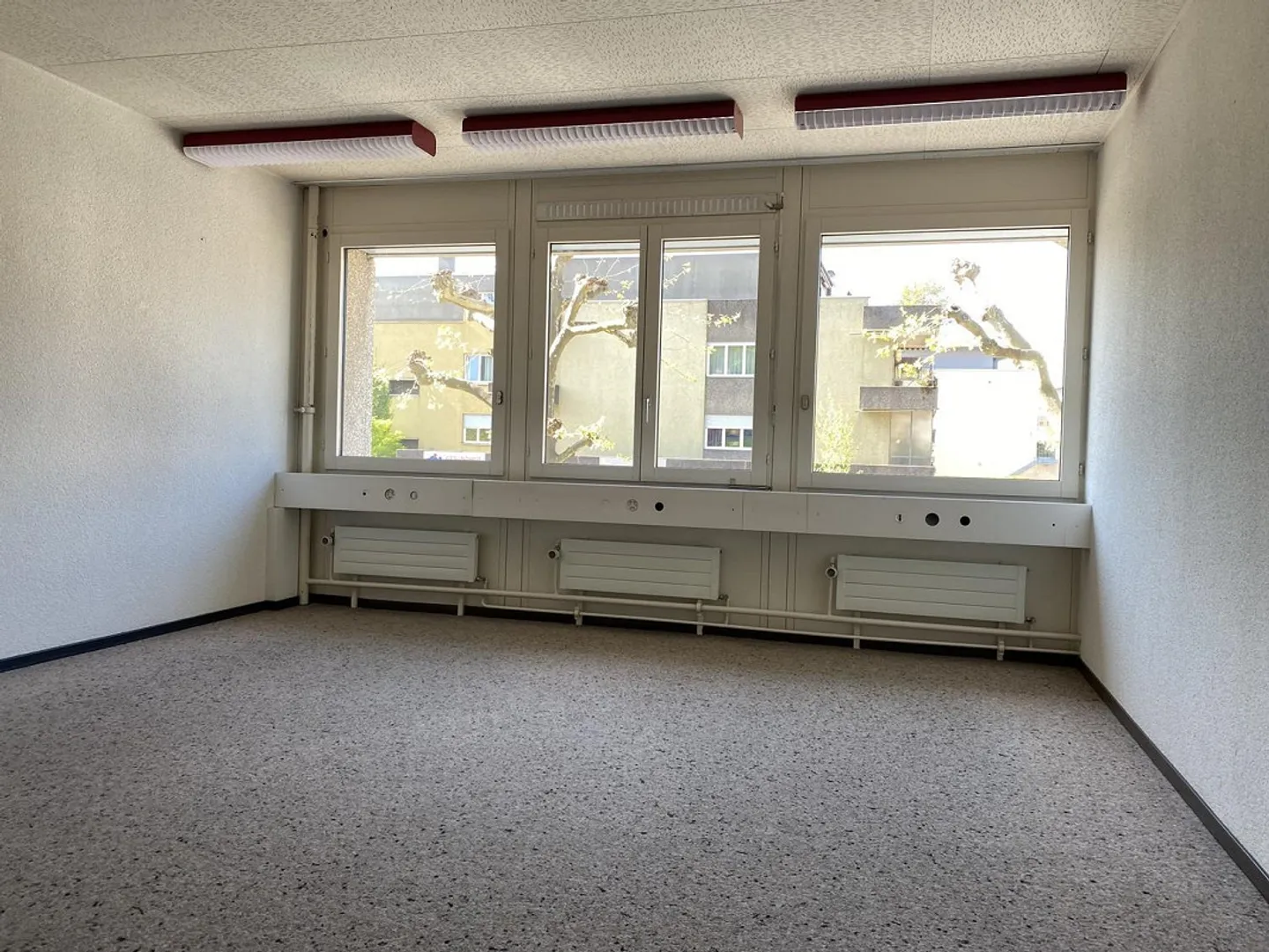 Espace de bureau avec 9 bureaux à louer - Photo 2 sur 2