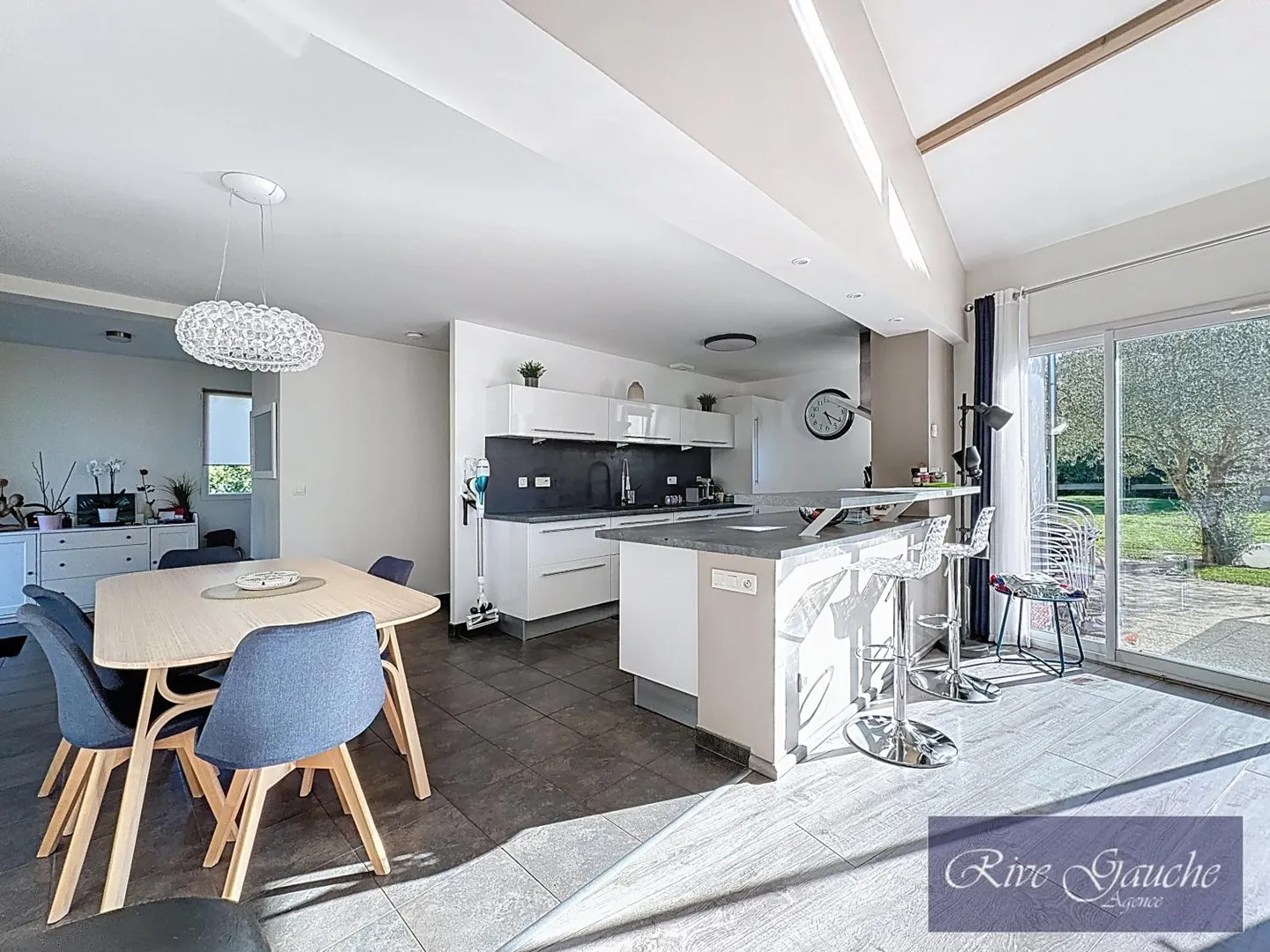 Villa d'architecte avec 5 chambres (F-74) - Photo 8 sur 13