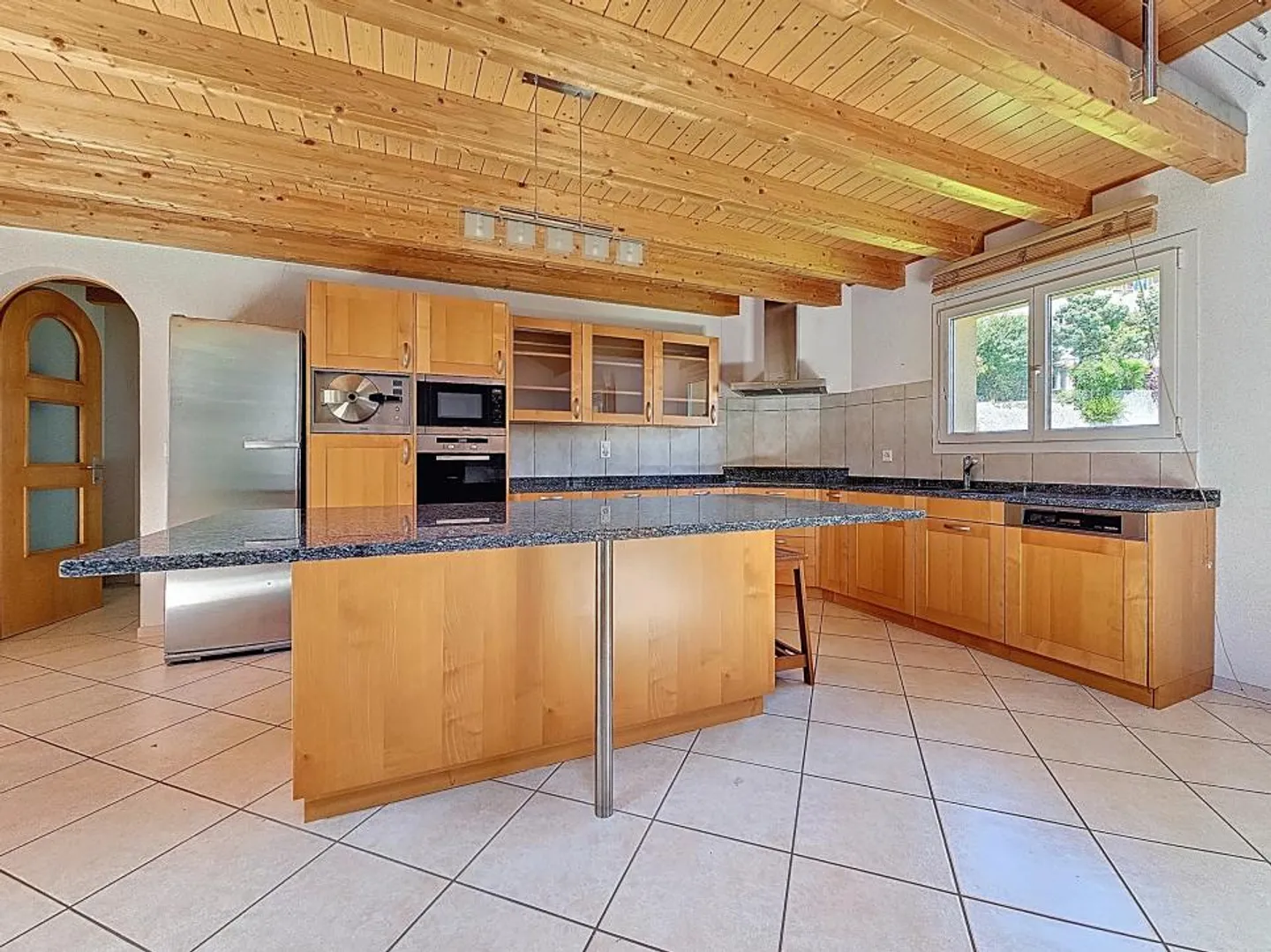 Villa eccezionale vicino ai servizi - Foto 3 di 19