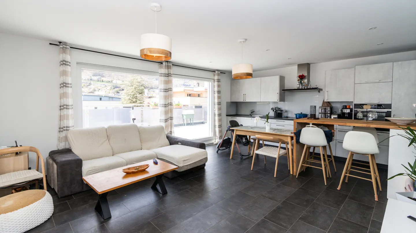 ZU VERMIETEN PRACHTVOLLES PENTHOUSE 4.5 ZIMMER IN MONTHEY - Foto 2 von 9