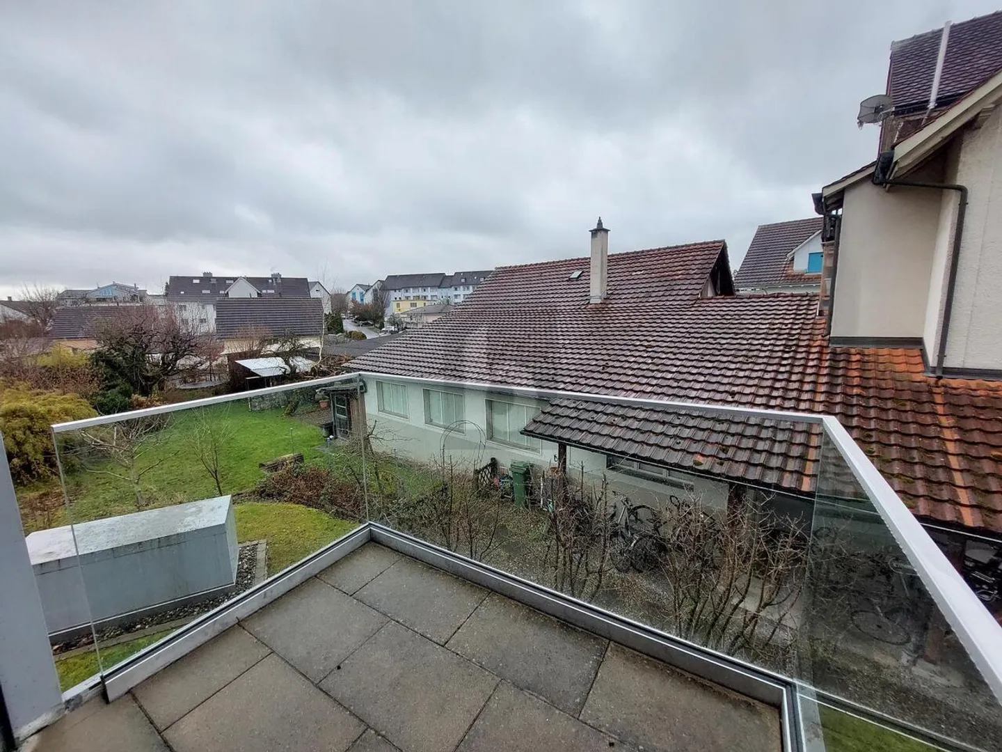 ZENTRAL UND LICHTDURCHFLUTET MIT 2 BALKONEN - Foto 3 von 6