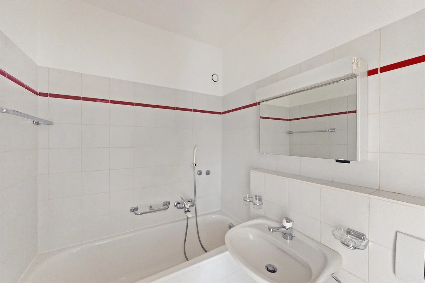 Geräumige Wohnung mit Seeblick - Foto 9 von 9