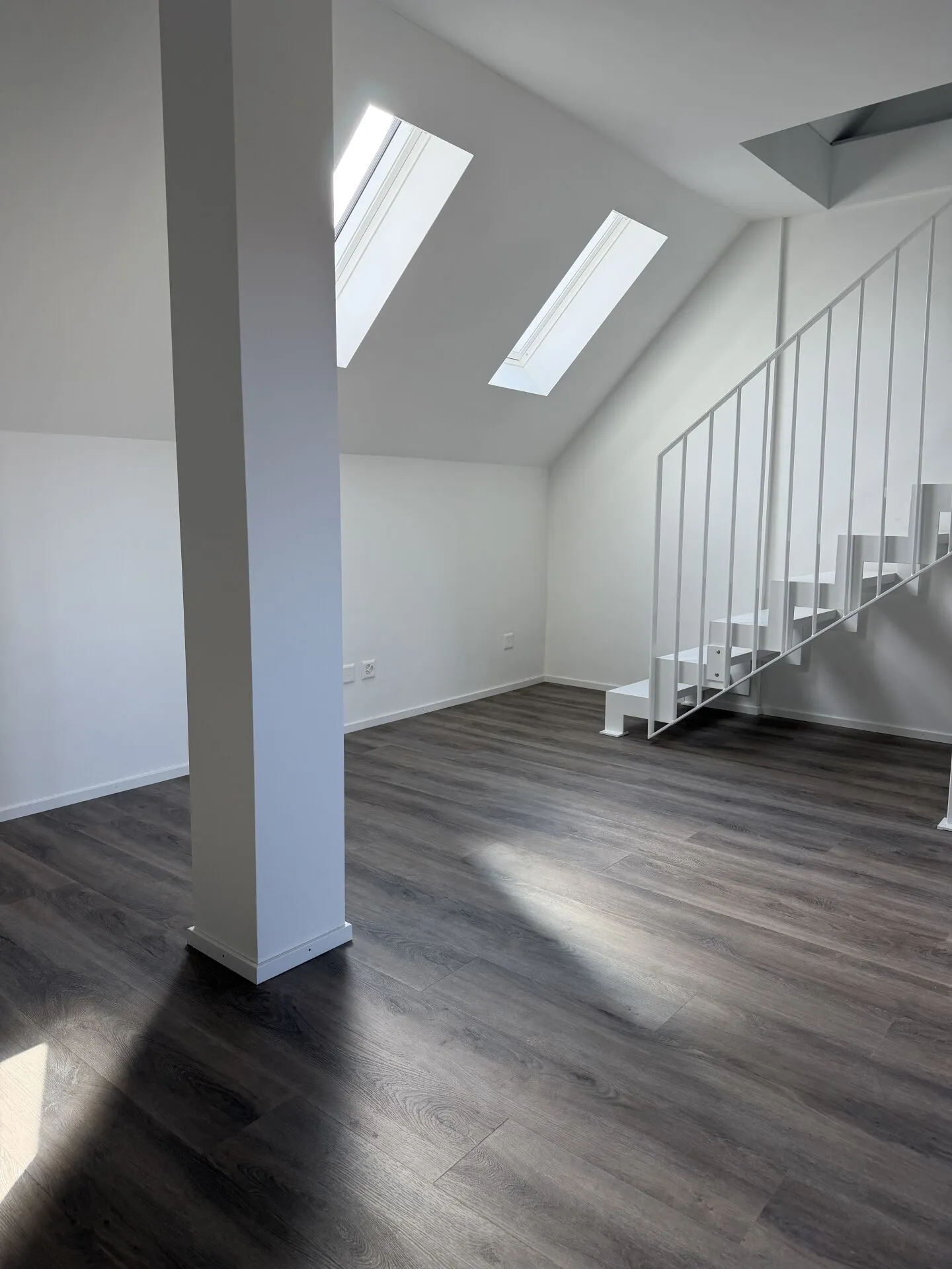 Luminoso, completamente ristrutturato appartamento duplex 2.5 camere - Foto 3 di 9