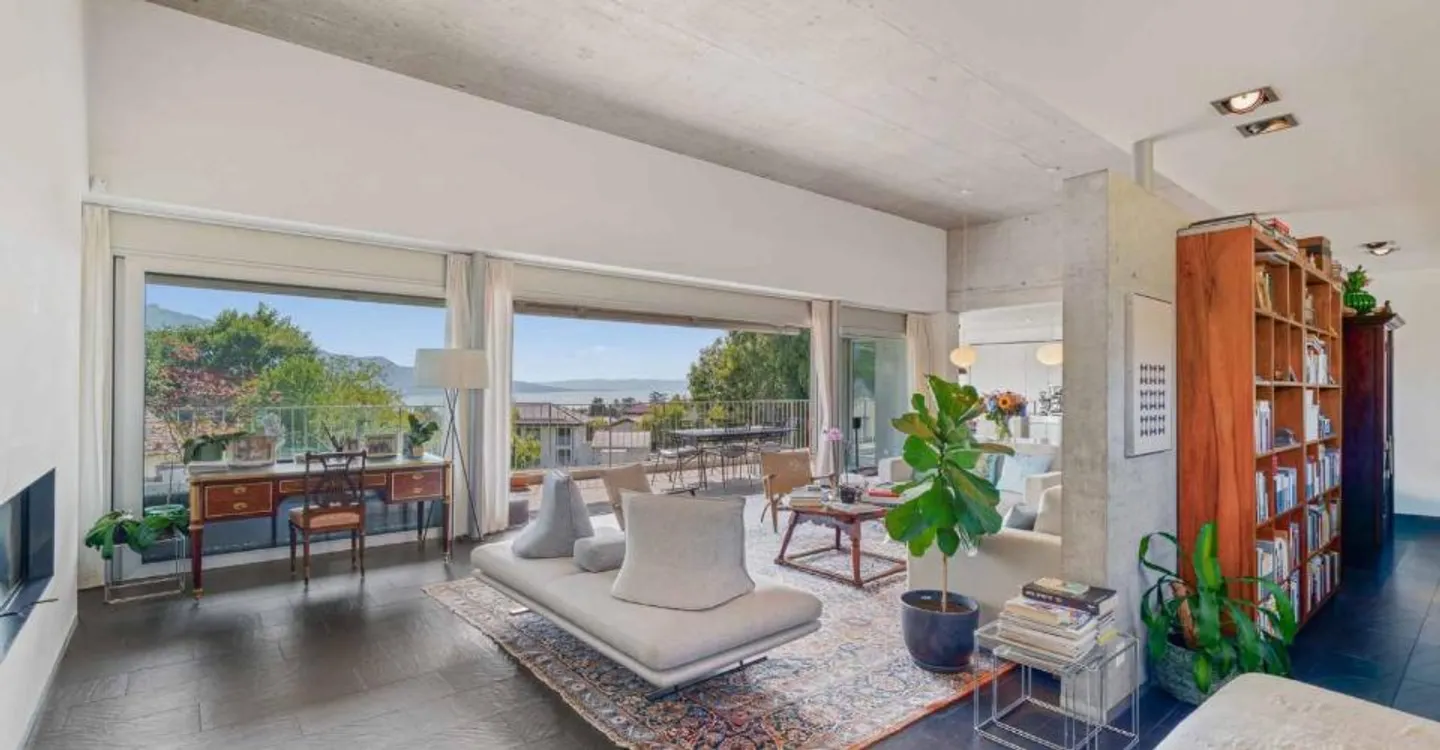 Charming Apartment with Lake View - Photo 2 of 4