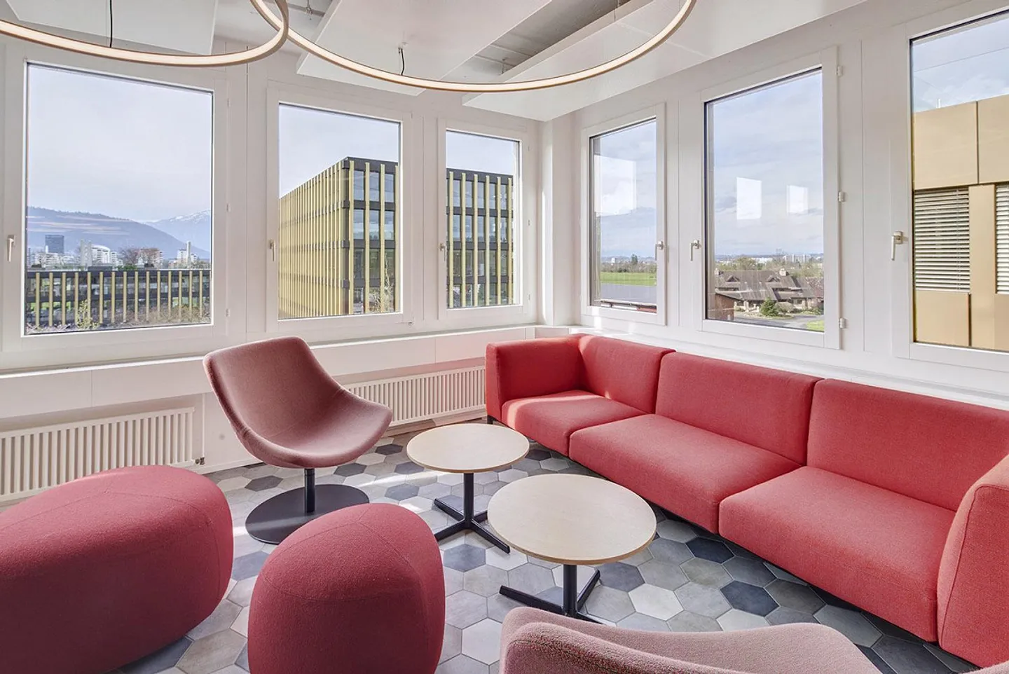 Bureau d'équipe pour jusqu'à 6 personnes efficace, calme, prêt à l'emploi - Of... - Photo 1 sur 11