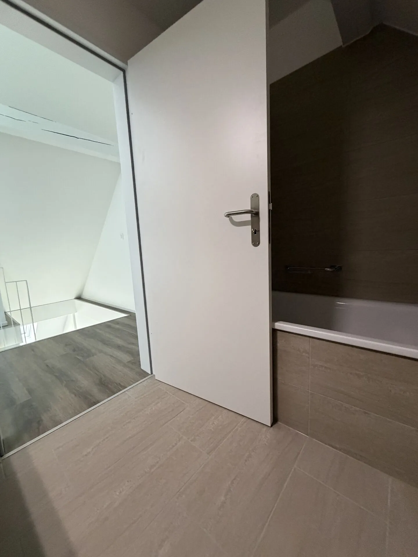 Luminoso, completamente ristrutturato appartamento duplex 2.5 camere - Foto 9 di 9