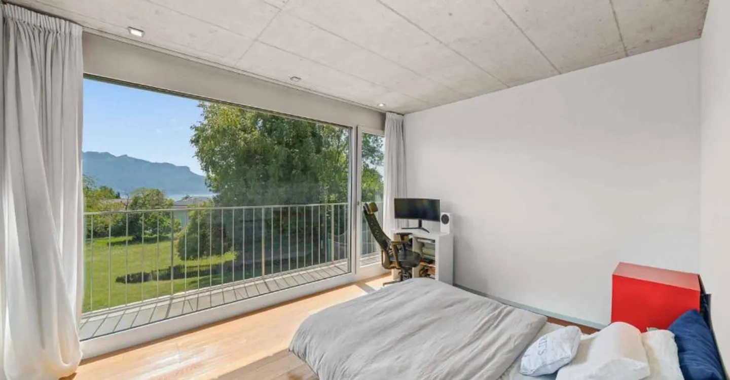 Charming Apartment with Lake View - Photo 4 of 4