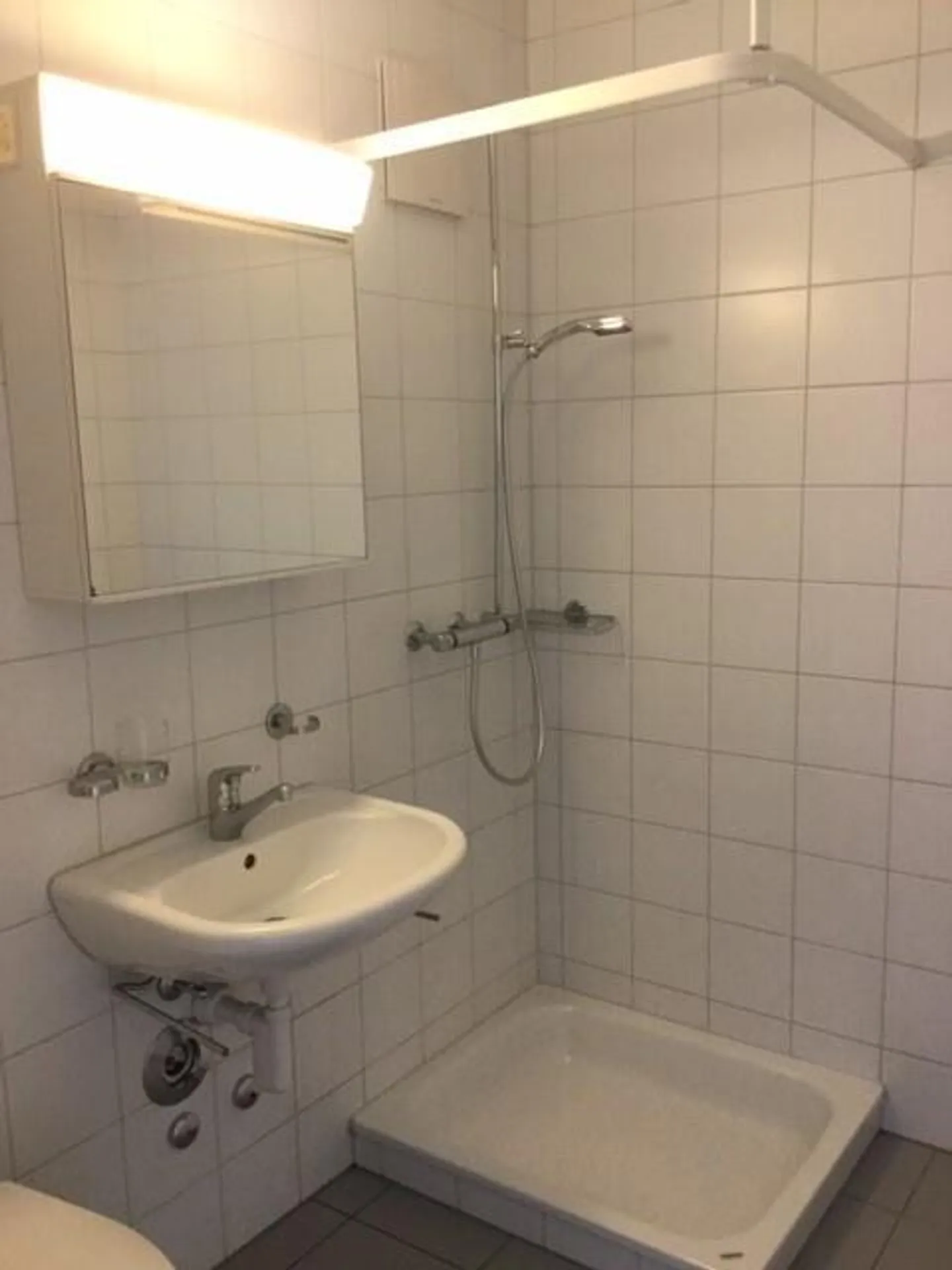 Appartement spacieux de 5,5 pièces près de l'arrêt de tram Seebacherplatz - Photo 4 sur 6