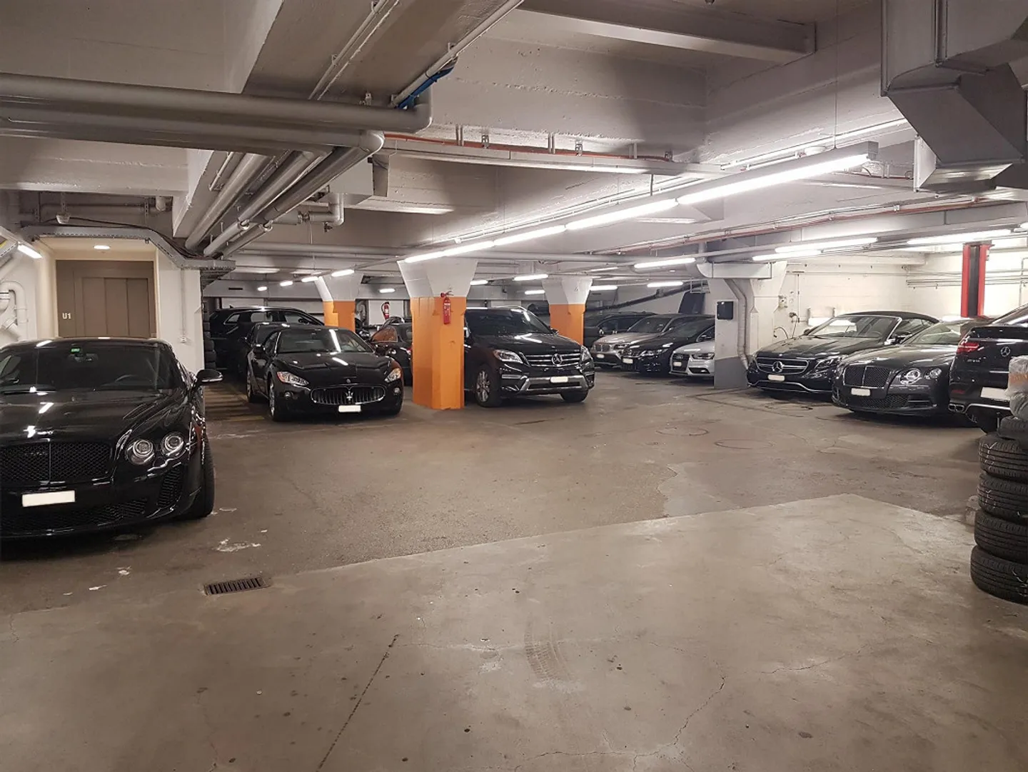 Place de parking (service voiturier) au centre de Zurich - Photo 2 sur 5