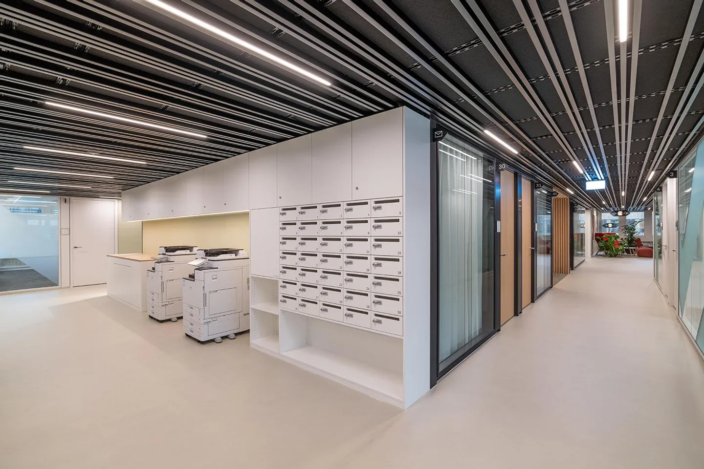 Bureau d'équipe pour jusqu'à 6 personnes efficace, calme, prêt à l'emploi - Of... - Photo 10 sur 11