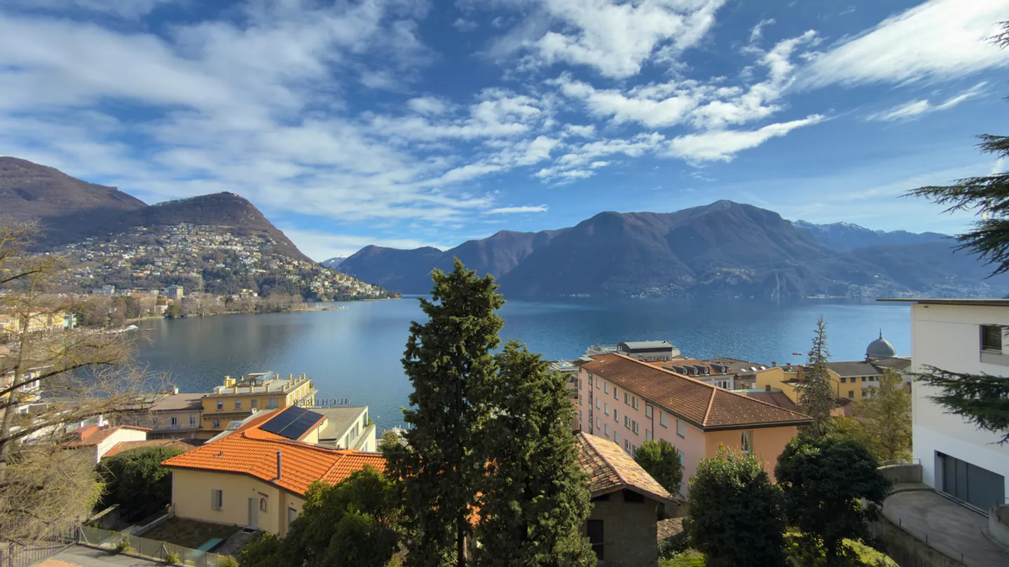 Ein Pied-à-Terre im Zentrum von Lugano mit dominanter Aussicht - Foto 1 von 15