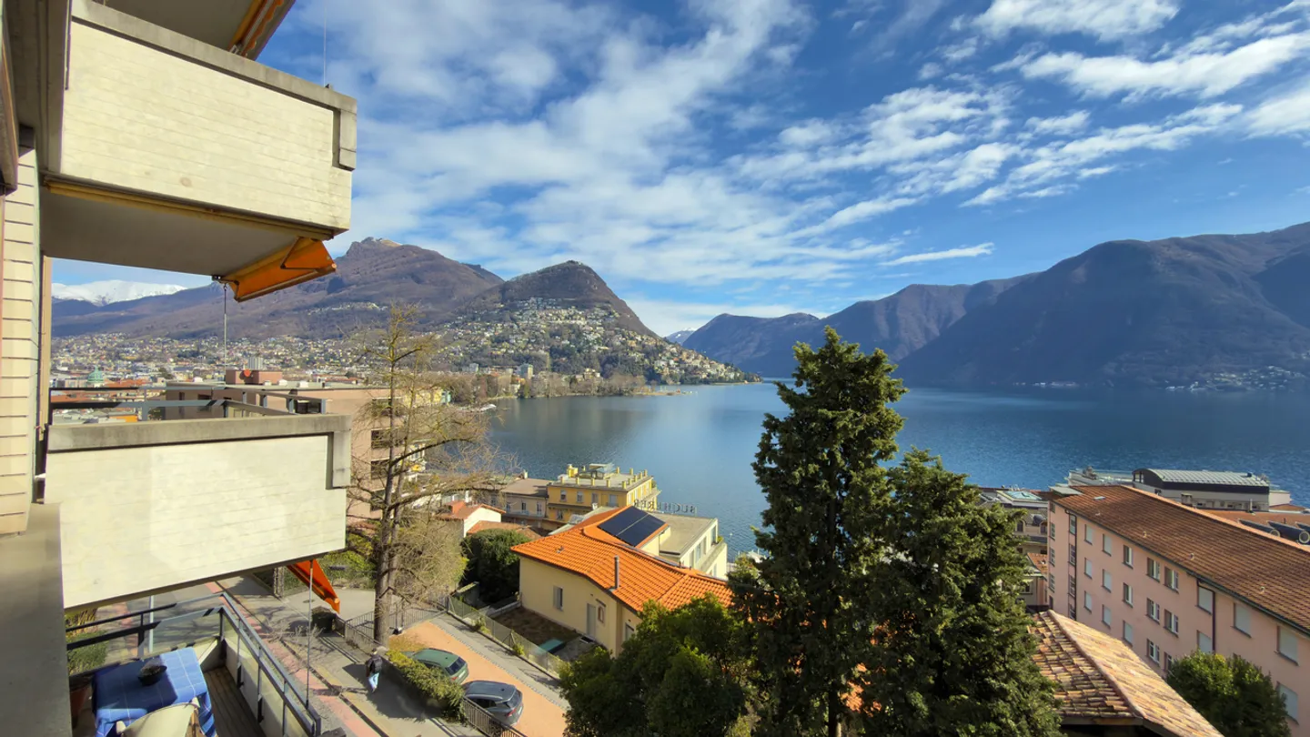Ein Pied-à-Terre im Zentrum von Lugano mit dominanter Aussicht - Foto 3 von 15