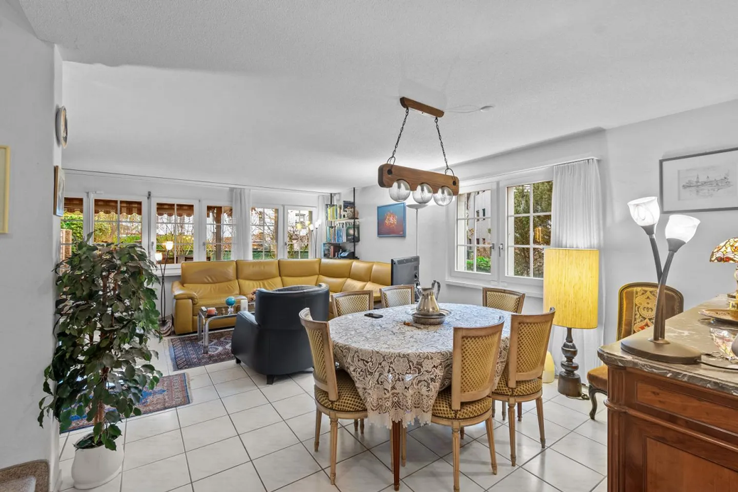 Idylle familiale dans un endroit calme - Photo 2 sur 13