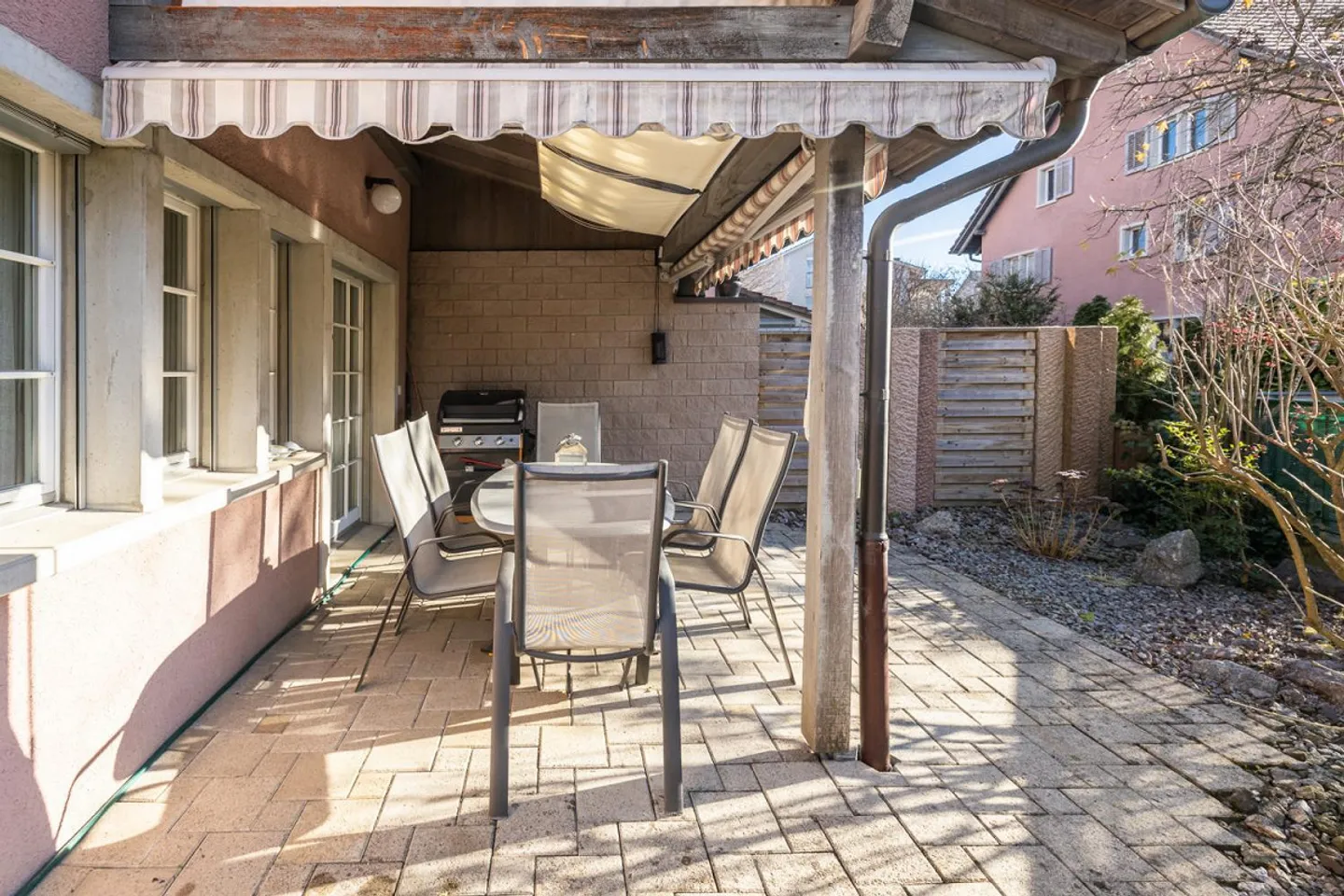 Idylle familiale dans un endroit calme - Photo 10 sur 13