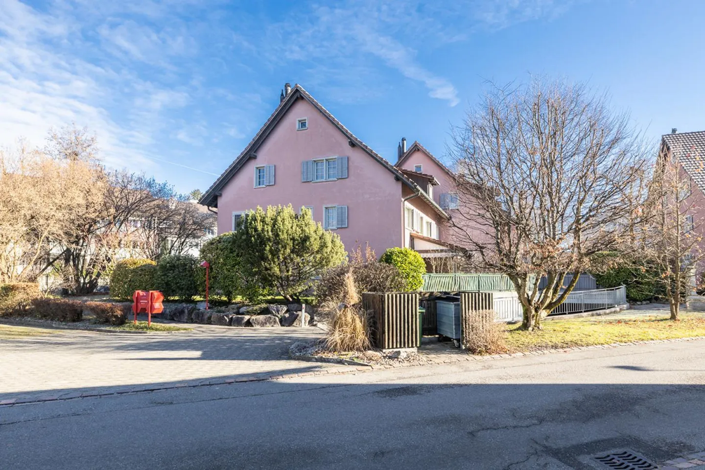 Idylle familiale dans un endroit calme - Photo 12 sur 13