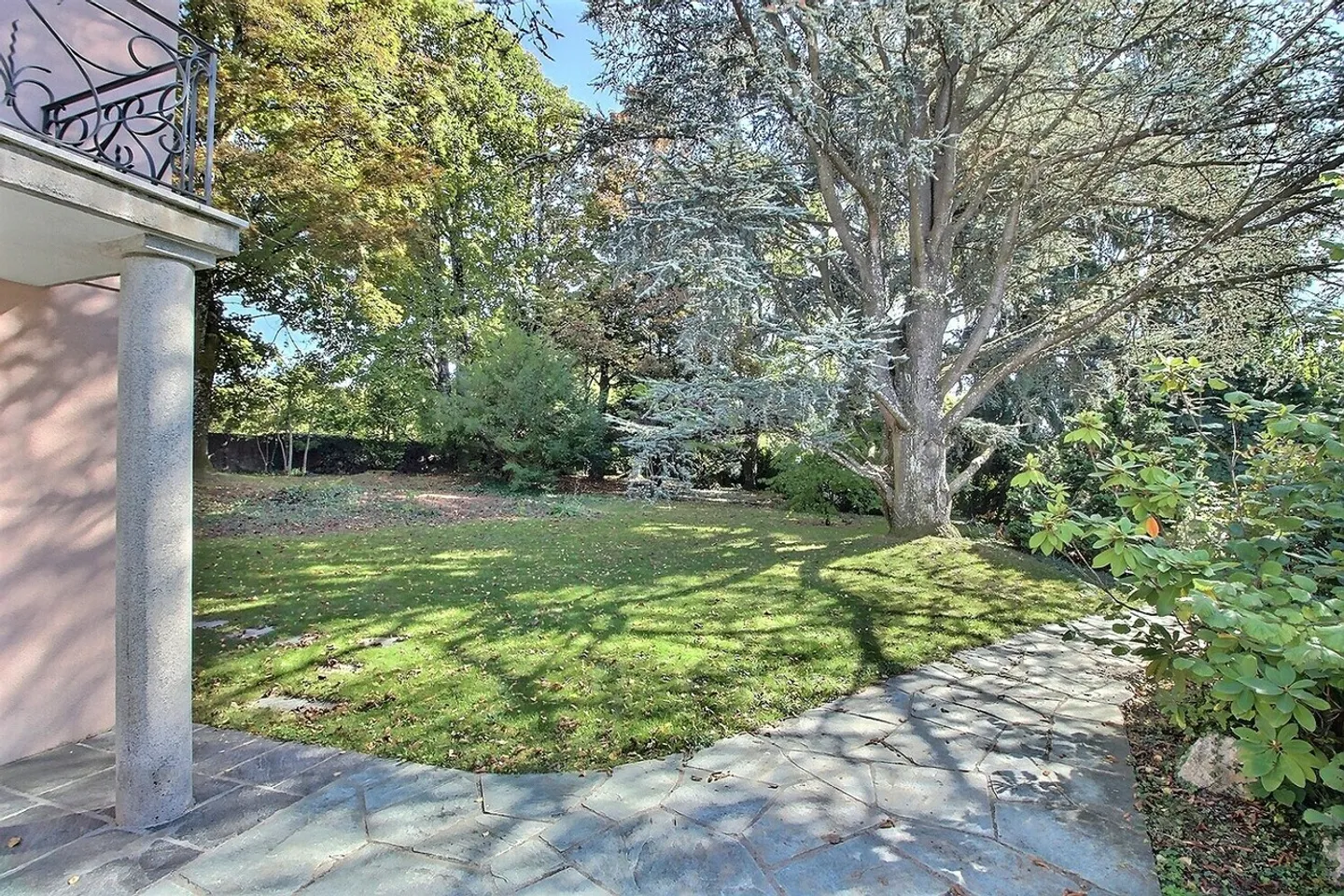 Beautiful spacious family home located in Mont-sur-Lausanne - Photo 12 of 13