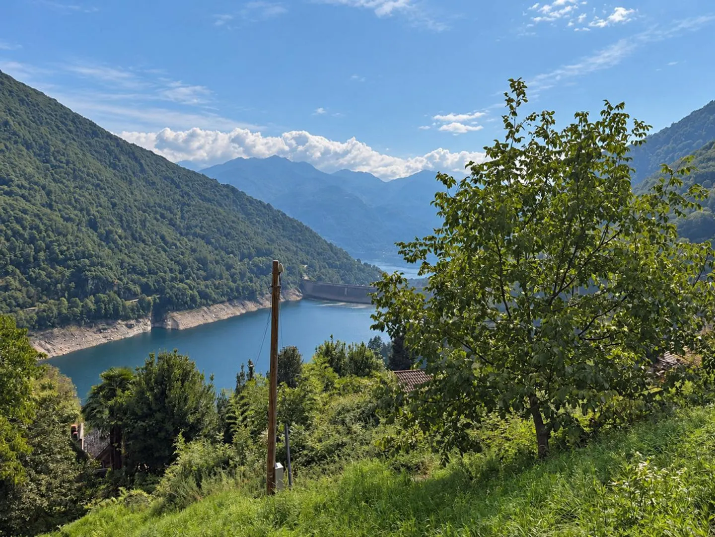 Baugrundstück von 556 m2 in sehr sonniger und ruhiger R2-Zone... - Foto 4 von 15
