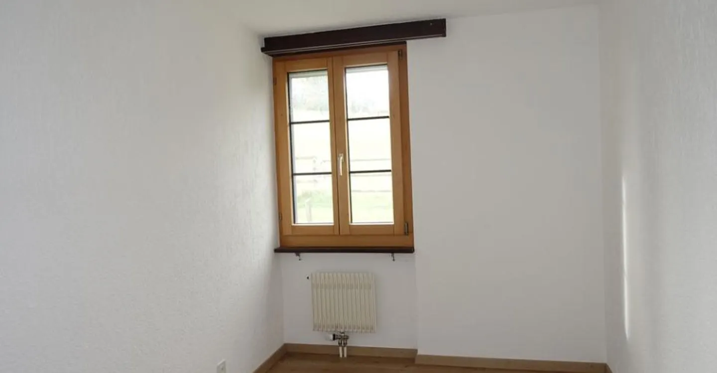 Les Reussilles - 4,5-Zimmer-Wohnung + 2 unabhängige Schlafzimmer + Studio + 3 Pferdeboxen - Foto 7 von 15