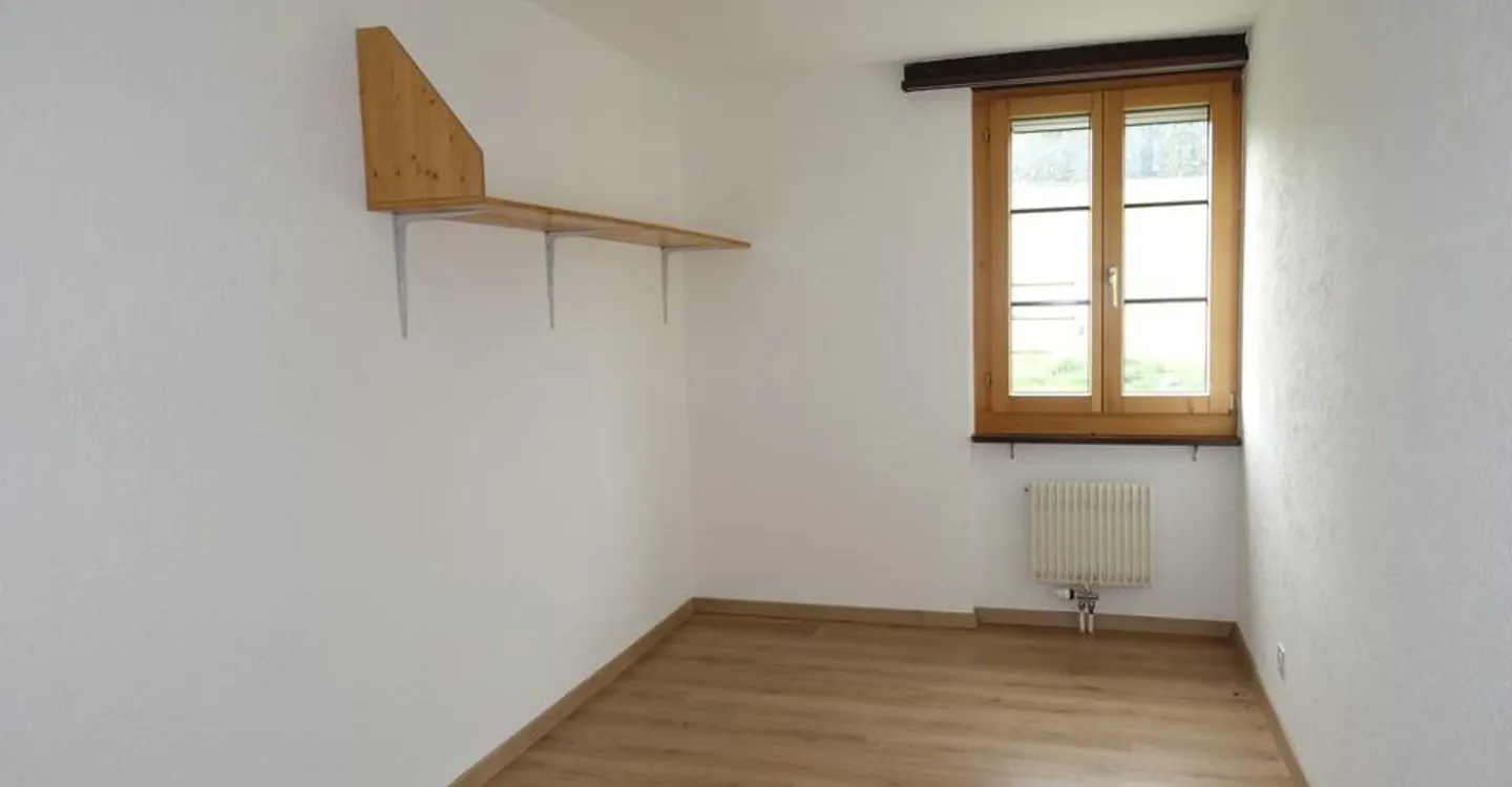 Les Reussilles - 4,5-Zimmer-Wohnung + 2 unabhängige Schlafzimmer + Studio + 3 Pferdeboxen - Foto 8 von 15