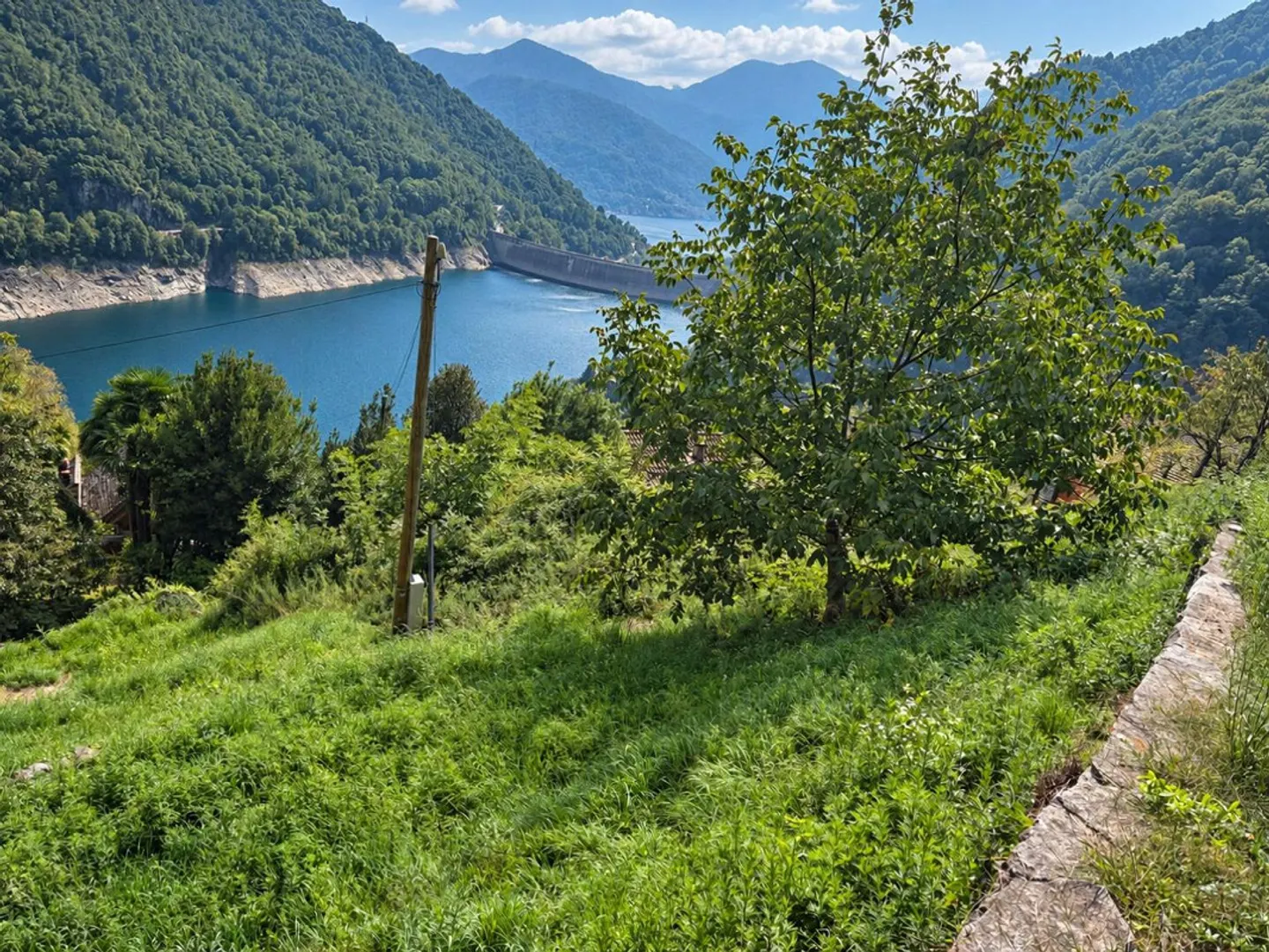 Baugrundstück von 556 m2 in sehr sonniger und ruhiger R2-Zone... - Foto 7 von 15