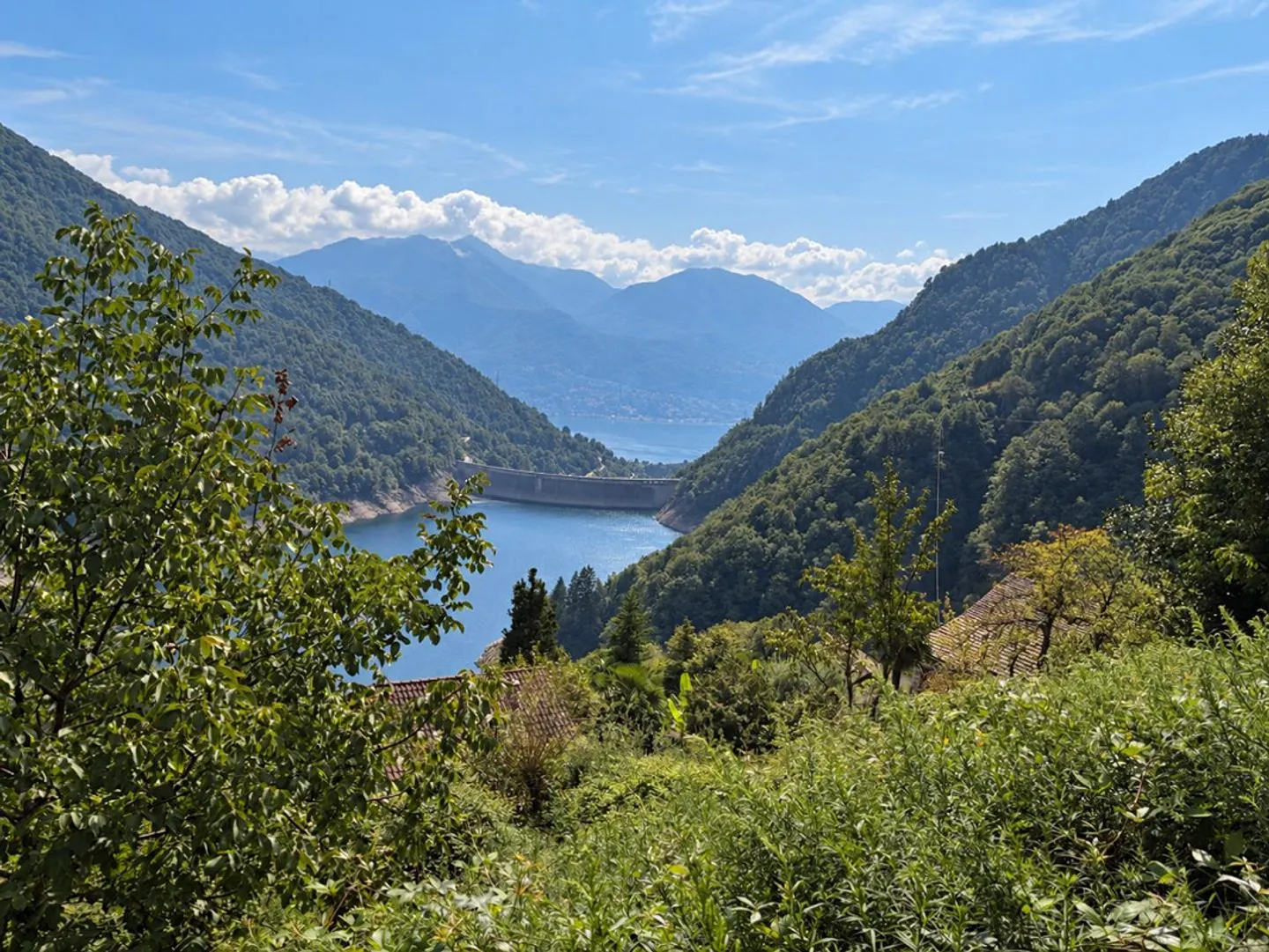 Baugrundstück von 556 m2 in sehr sonniger und ruhiger R2-Zone... - Foto 6 von 15
