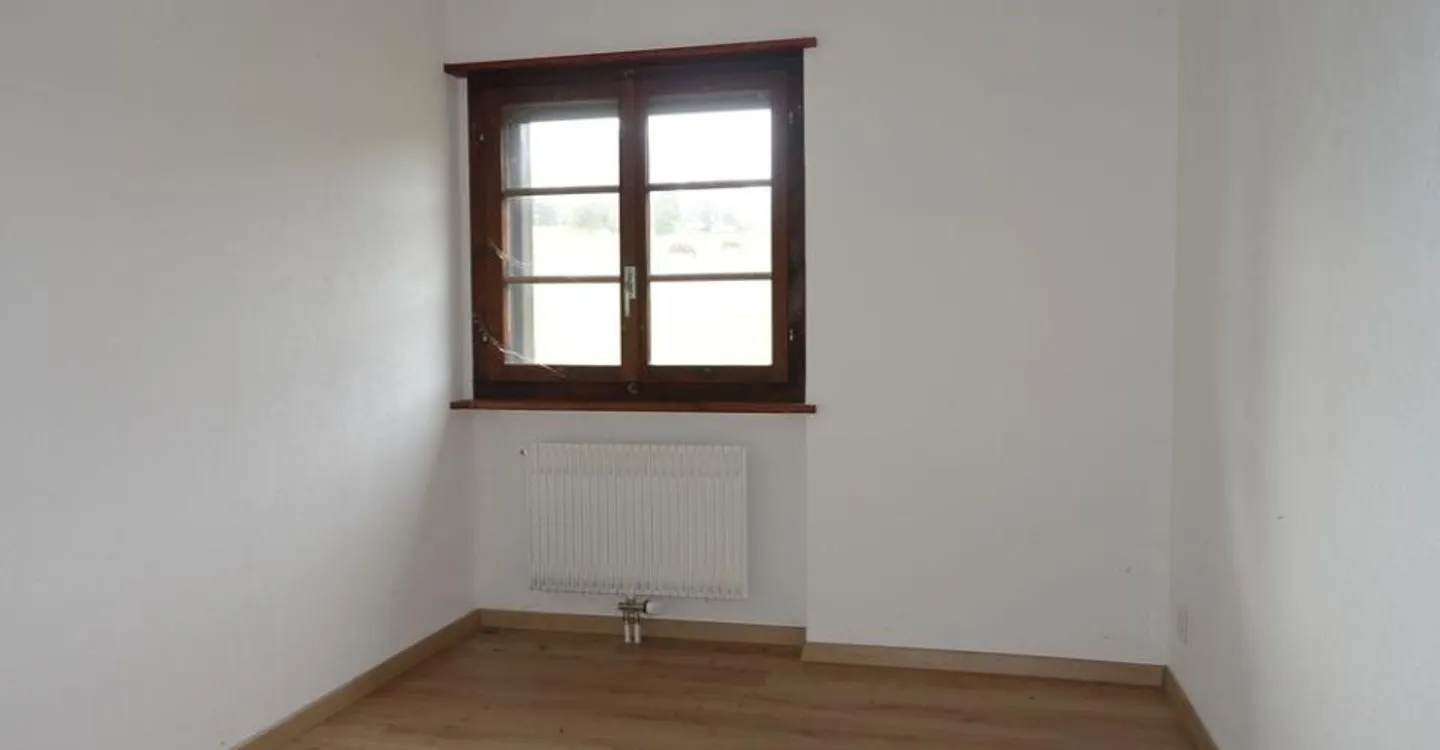 Les Reussilles - 4,5-Zimmer-Wohnung + 2 unabhängige Schlafzimmer + Studio + 3 Pferdeboxen - Foto 11 von 15