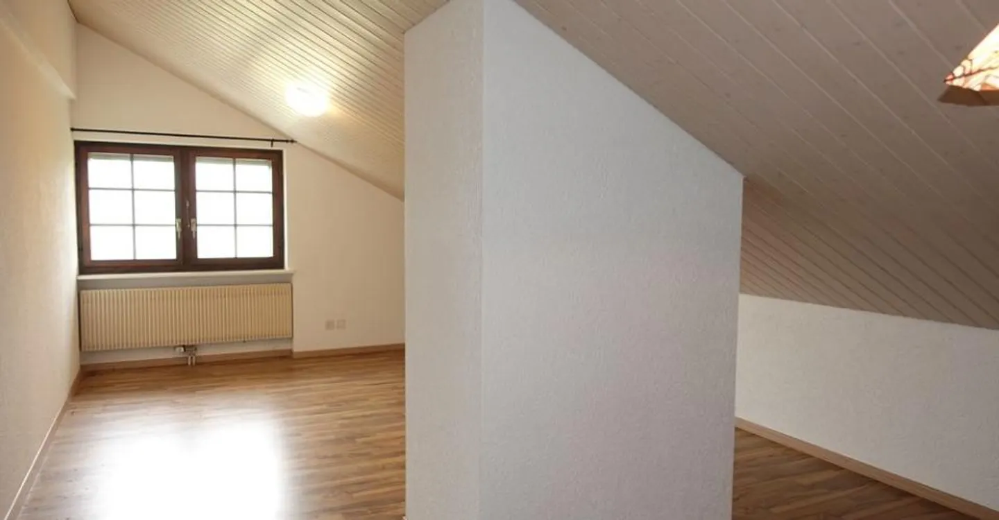 Les Reussilles - 4,5-Zimmer-Wohnung + 2 unabhängige Schlafzimmer + Studio + 3 Pferdeboxen - Foto 13 von 15