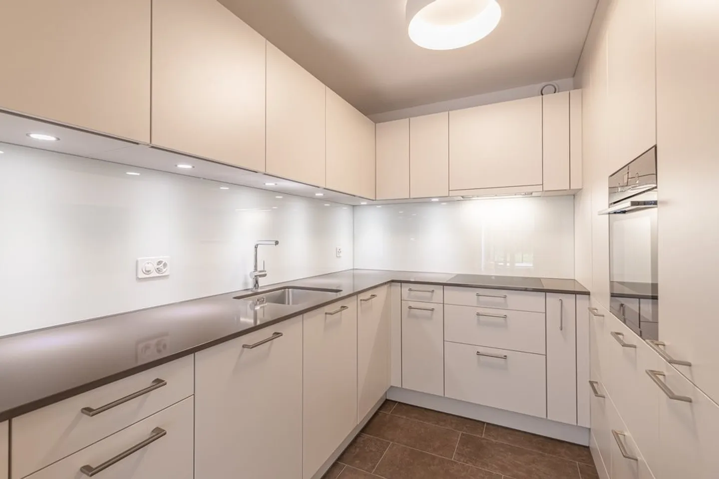 Helle sanierte 2.5-Zimmerwohnung in Horgen mieten - Photo 3 of 7