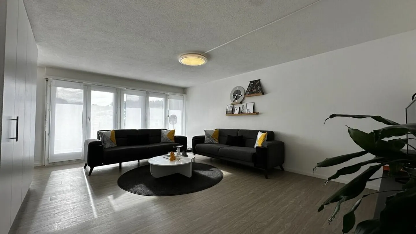 Felicità familiare nel quartiere residenziale centrale - Foto 2 di 9