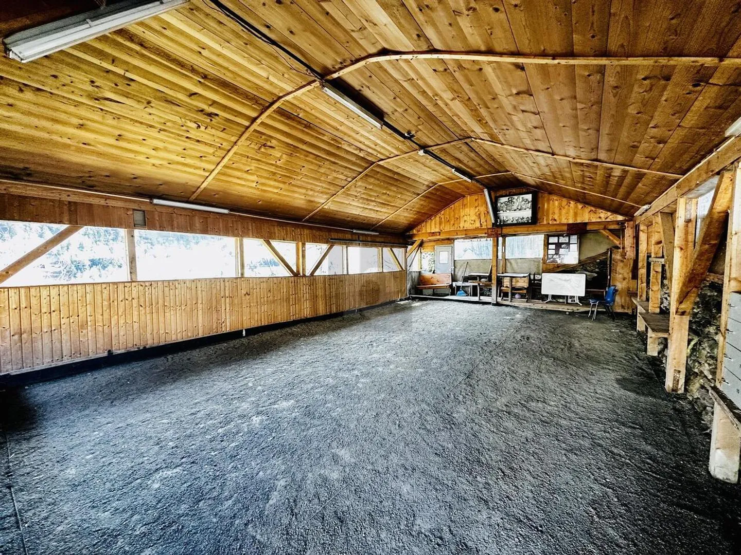 WITH LARGE ROOM, HIGH POTENTIAL, LITTLE PARADISE - Photo 2 of 6