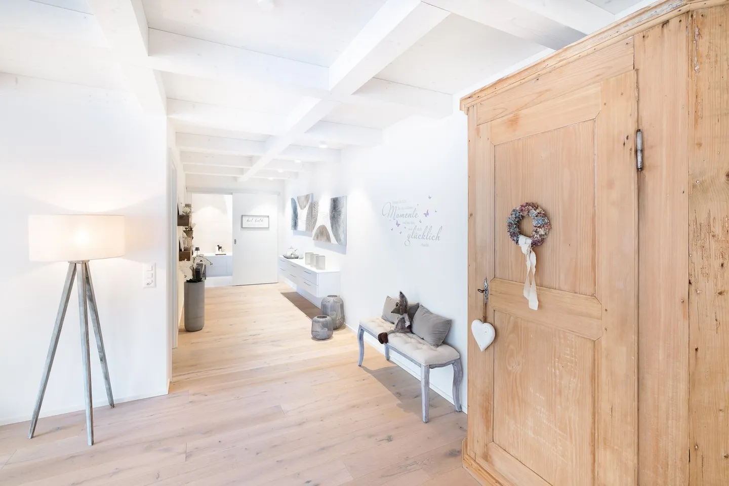 Dreamlike penthouse apartment with large outdoor area in wooden construction - Photo 7 of 21