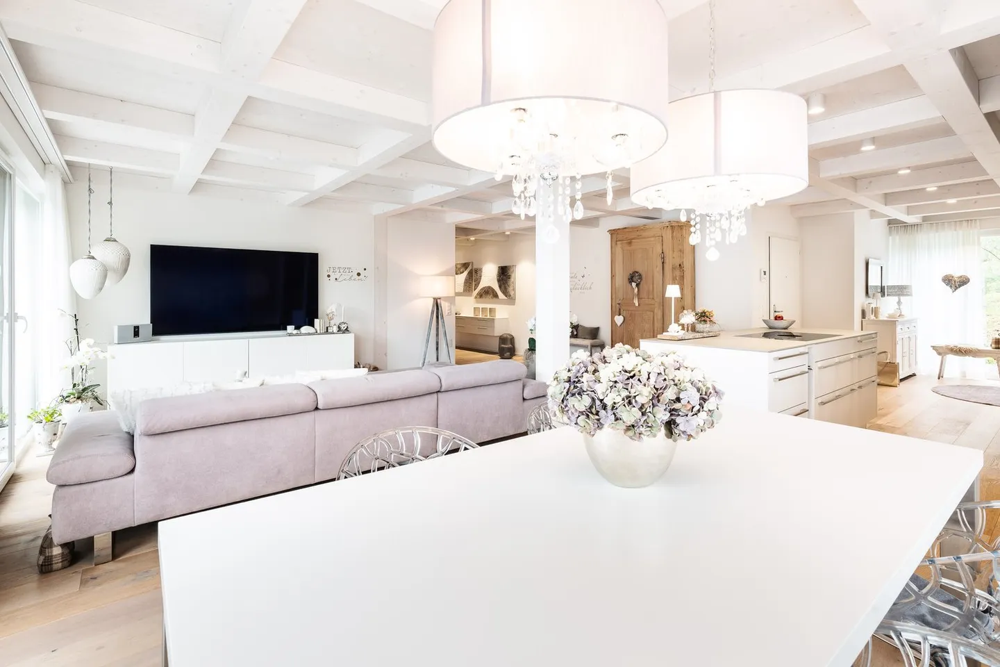 Dreamlike penthouse apartment with large outdoor area in wooden construction - Photo 2 of 21