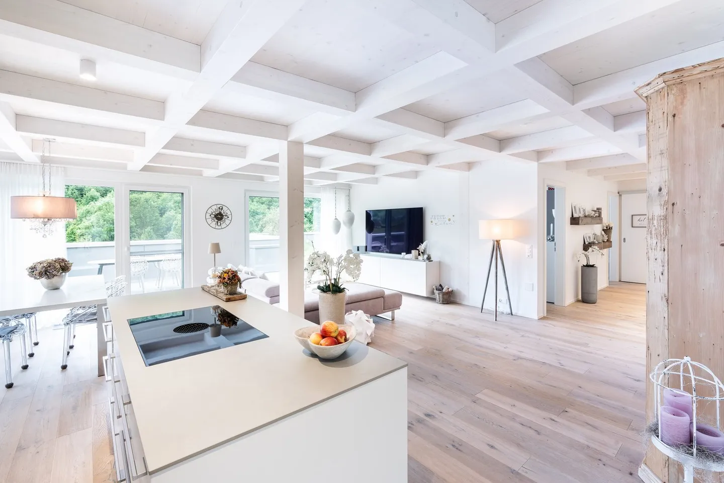 Dreamlike penthouse apartment with large outdoor area in wooden construction - Photo 3 of 21