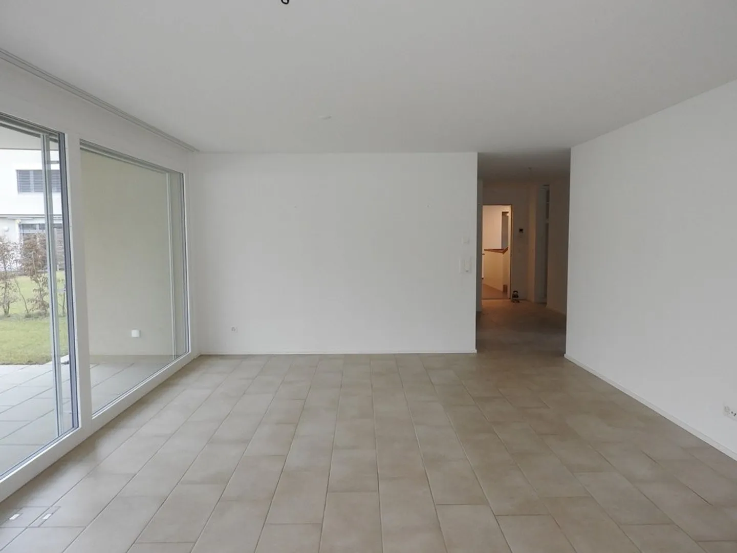 Modern 3.5-room new apartment in a central location - Photo 4 of 10