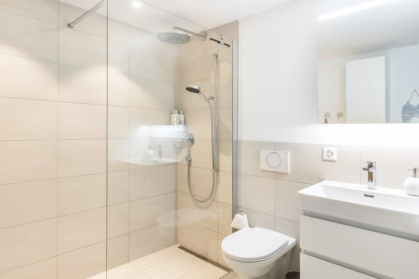 Dreamlike penthouse apartment with large outdoor area in wooden construction - Photo 13 of 21