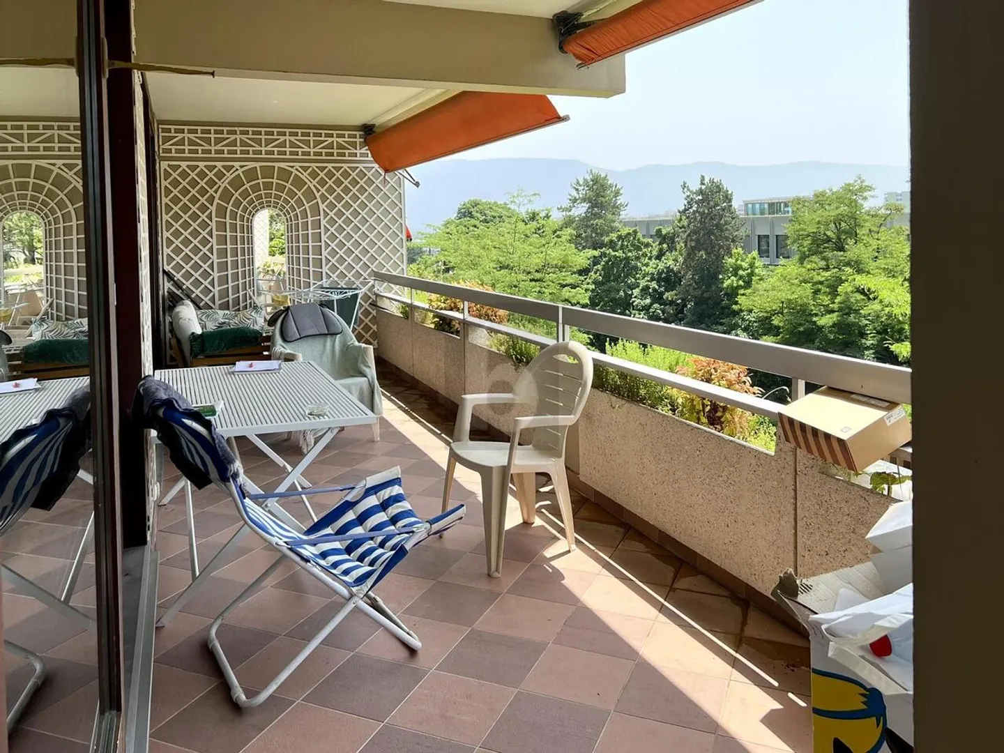 IM HERZEN EINES GRÜNEN PARKS OHNE ÜBERBLICK - Foto 3 von 6