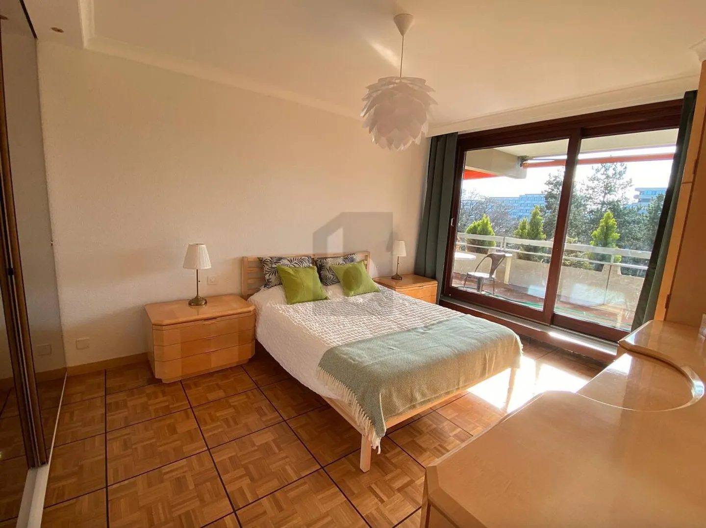 IM HERZEN EINES GRÜNEN PARKS OHNE ÜBERBLICK - Foto 5 von 6