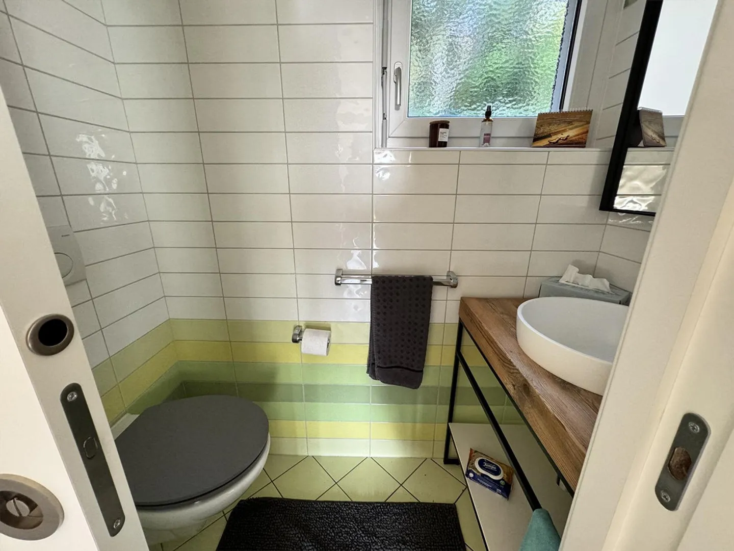 HELLER VILLA 5.5 SEEBLICK MIT GROSSEM GARTEN IN LUGAGGIA - Foto 7 von 13