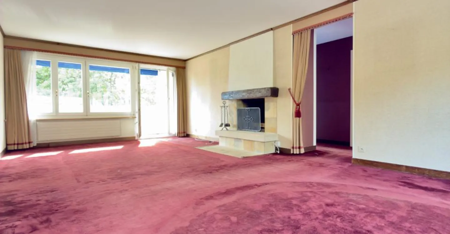 4.5 Room Apartment with GREAT POTENTIAL - Photo 1 of 16