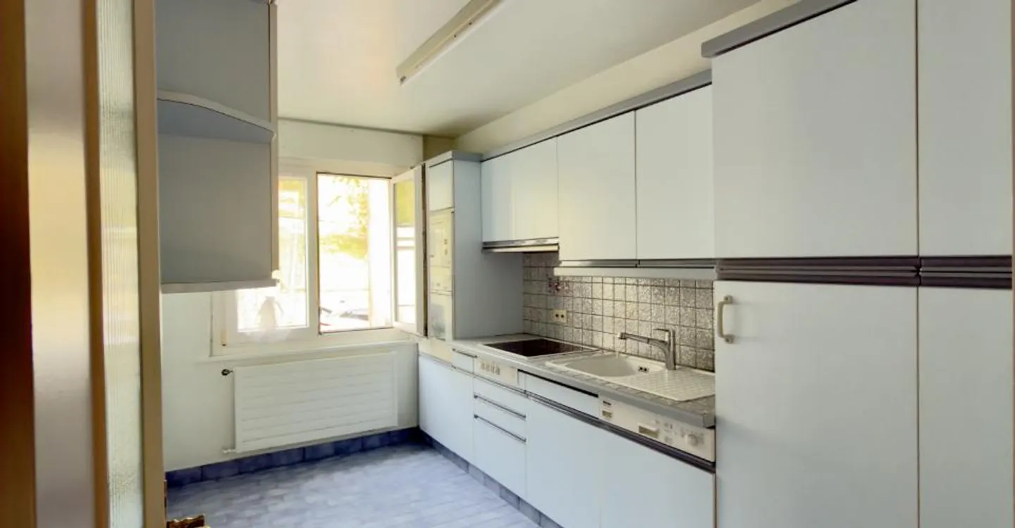 4.5 Room Apartment with GREAT POTENTIAL - Photo 8 of 16