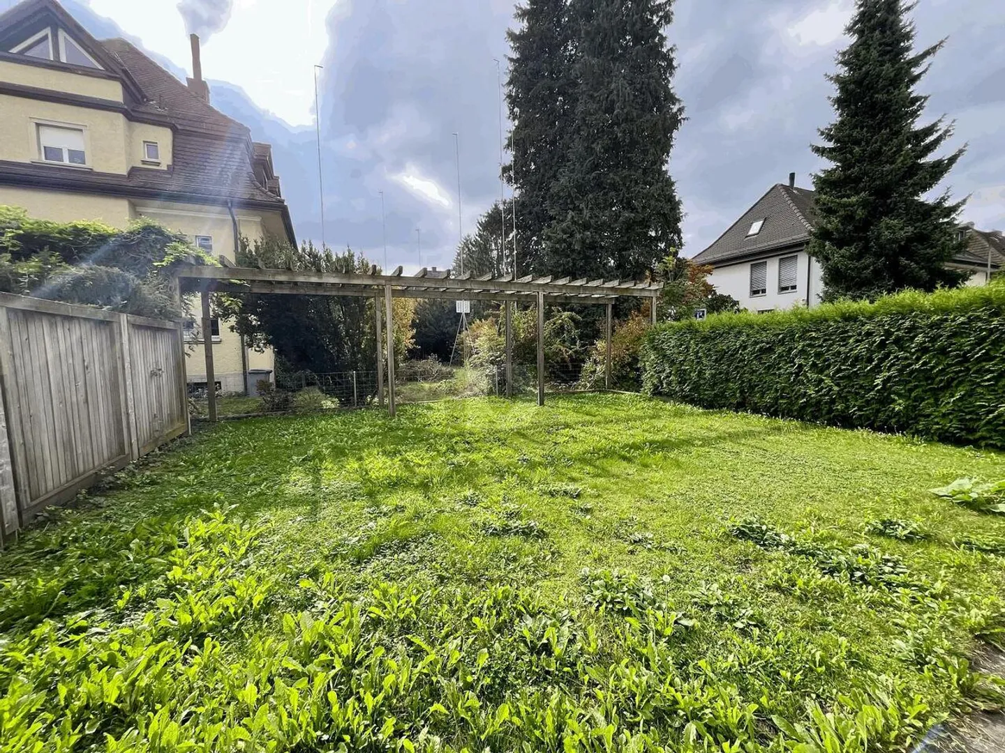 GRAND JARDIN ET CUISINE FRAÎCHEMENT RÉNOVÉE - Photo 1 sur 6