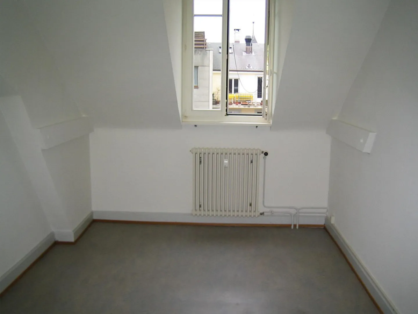 original attic apartment with gallery - Photo 7 of 10