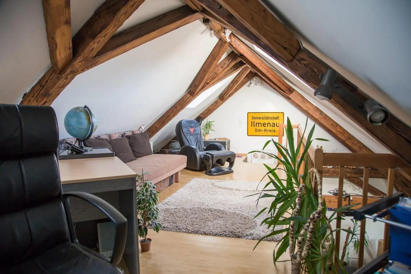 original attic apartment with gallery - Photo 3 of 10