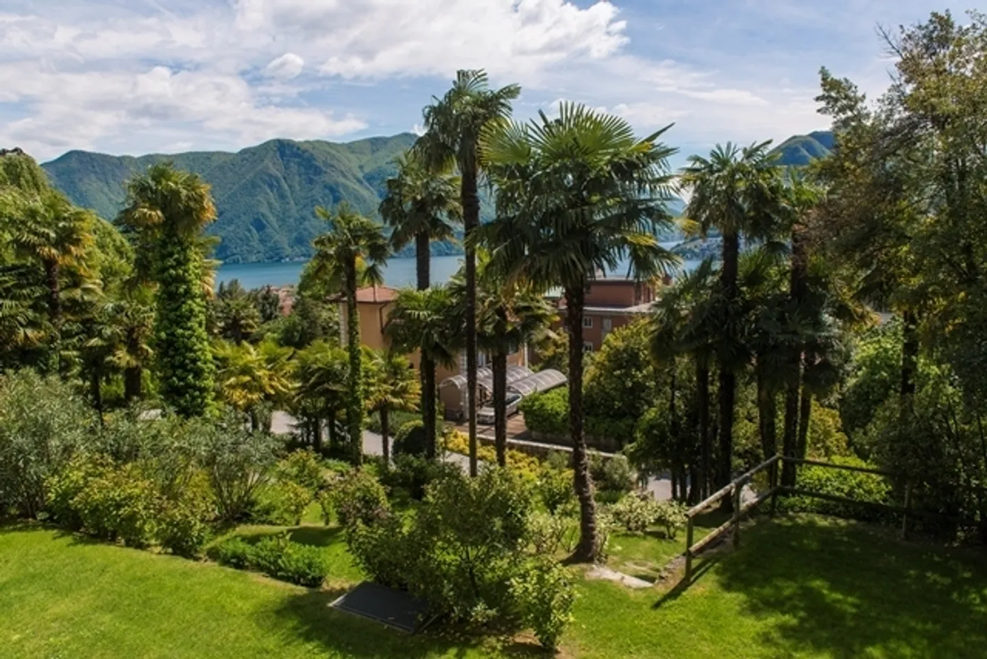 Helle 4,5 Zimmer mit exklusivem Garten und atemberaubendem Seeblick - Foto 2 von 10