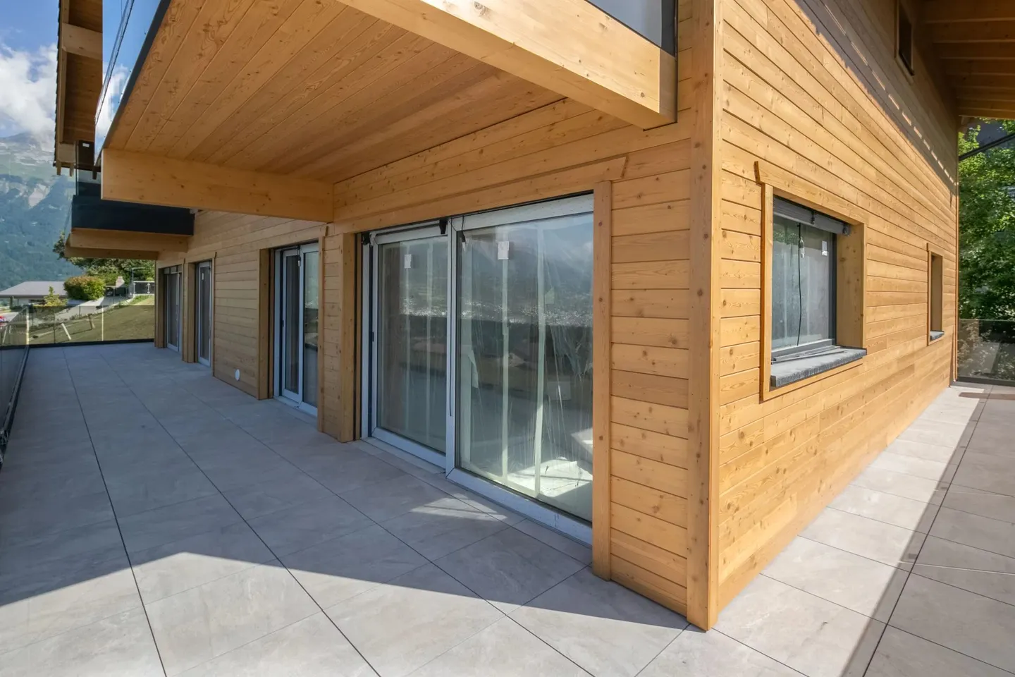 Modern 6.5-room chalet with elevator, panoramic views and high-quality furnishings in Lens / Crans-Montana - Photo 4 of 17