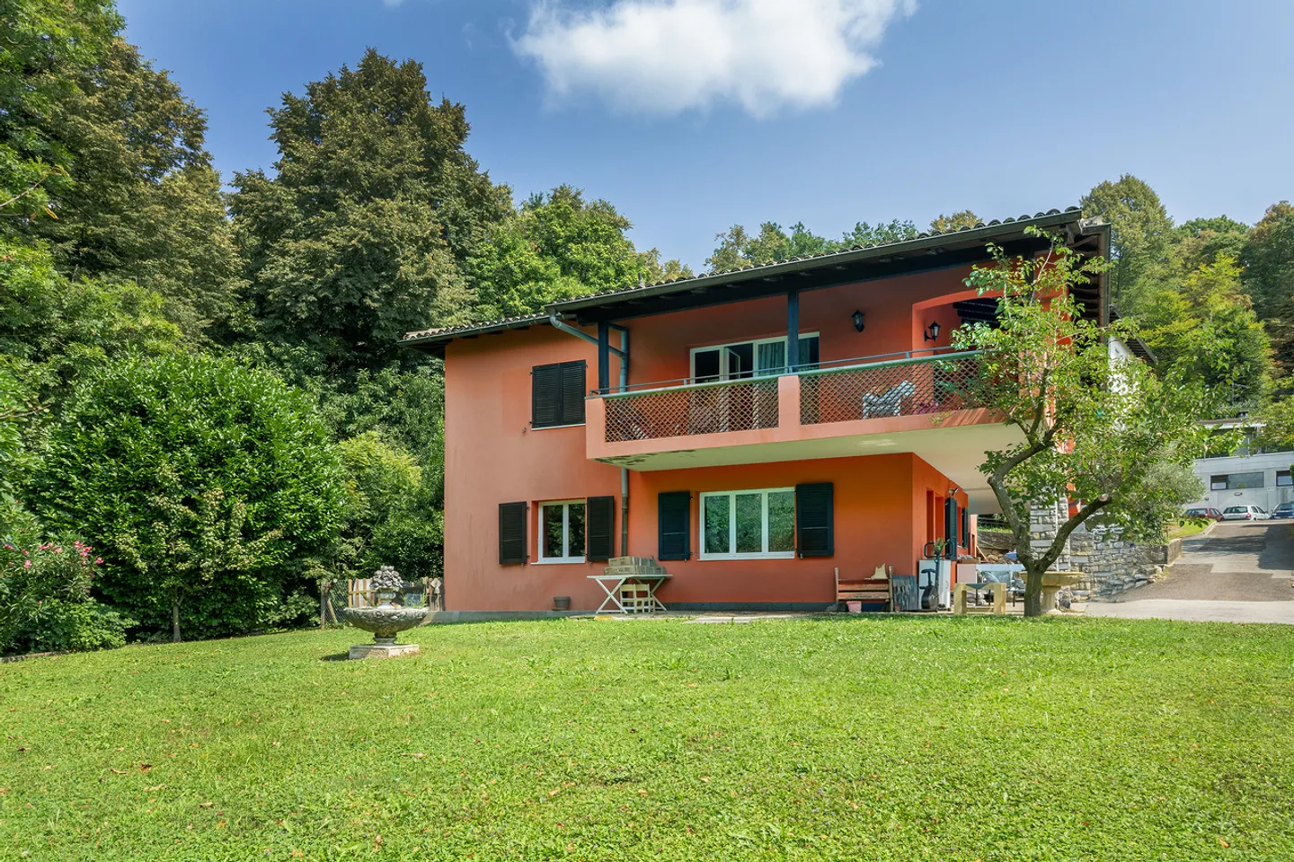 Investi subito: Casa con tre appartamenti - Foto 1 di 7